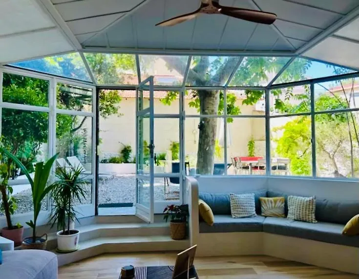 Bord De Mer, Magnifique Appartement De 150M2 Avec Jardin contacts